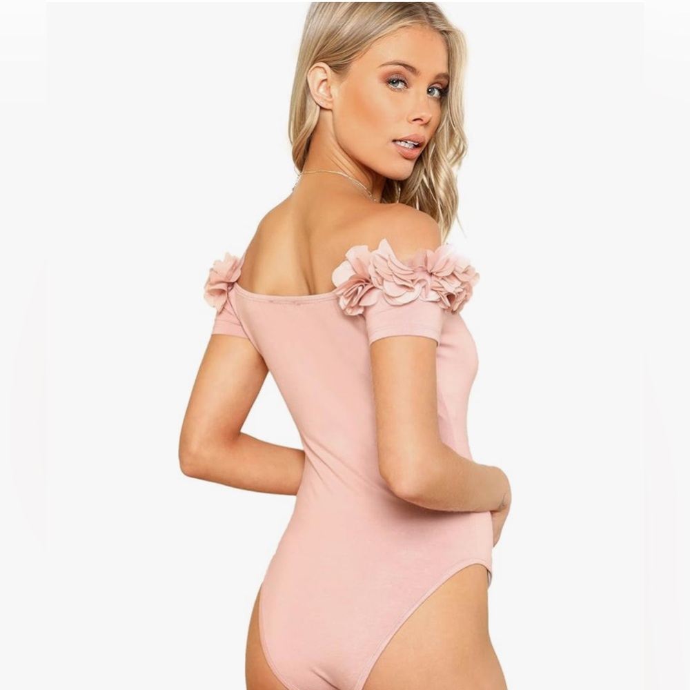 ⭐️3/$27⭐️ Floral Pink Bodysuit. Women’s size small. - Picture 2 of 10